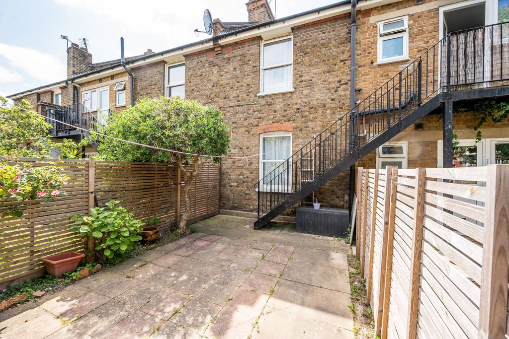 Property photo 3 of 11