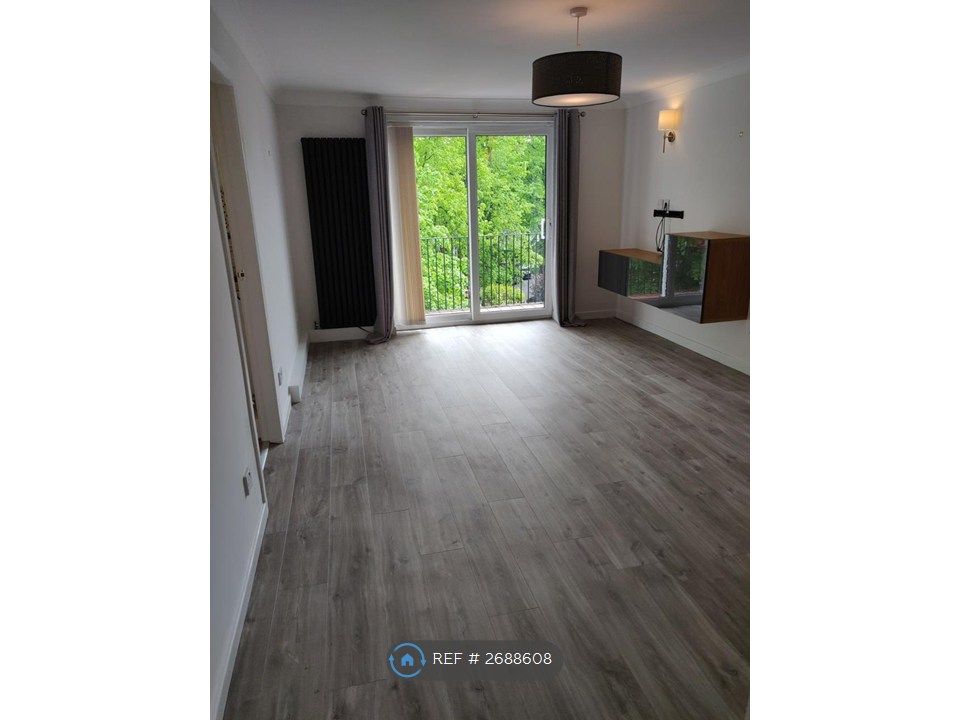 Property photo 1 of 13 Living/Dining Room