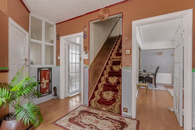 Property photo 2 of 25 Entrance Hall