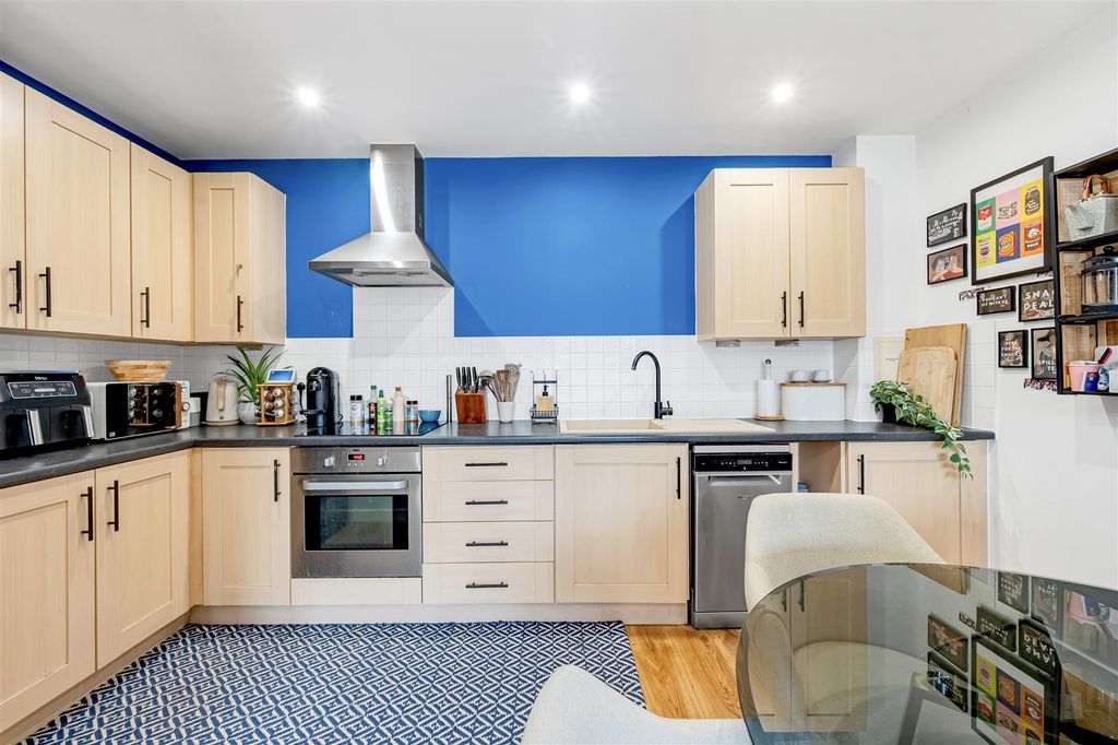 Property photo 3 of 14 Flat 24, Lawrence Court-8.Jpg