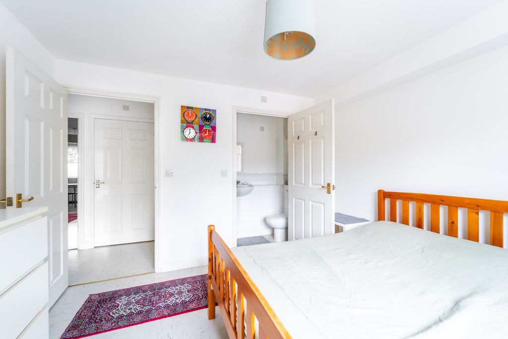 Property photo 3 of 11 Mba02642