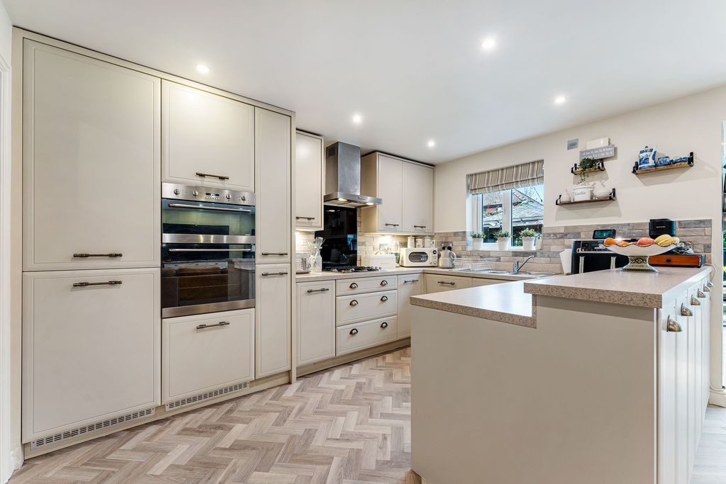 Property photo 3 of 44