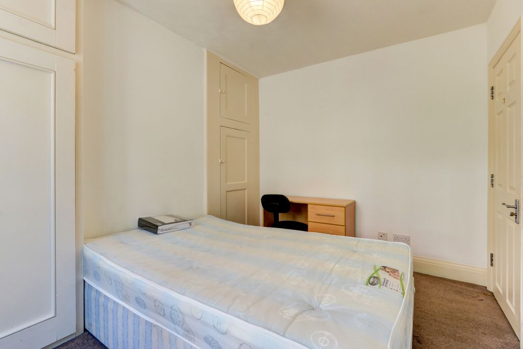 Property photo 1 of 19 A Tidy And Bright Bedroom Featuring A Single Bed W...