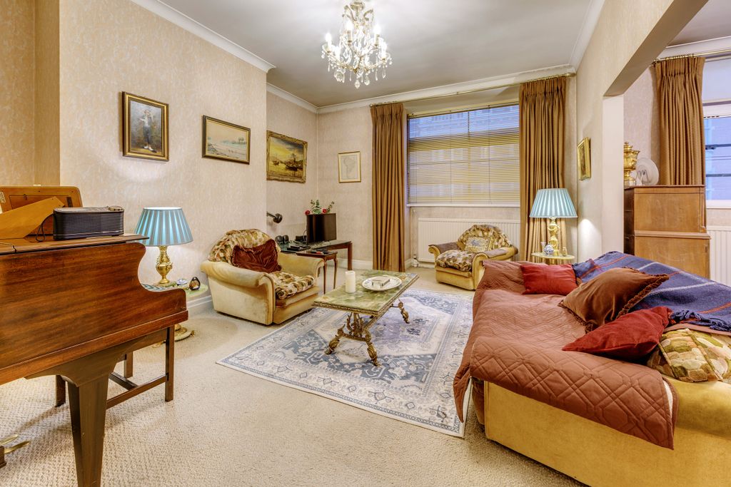 Property photo 3 of 14 0206