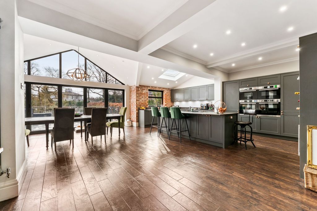 Property photo 2 of 46