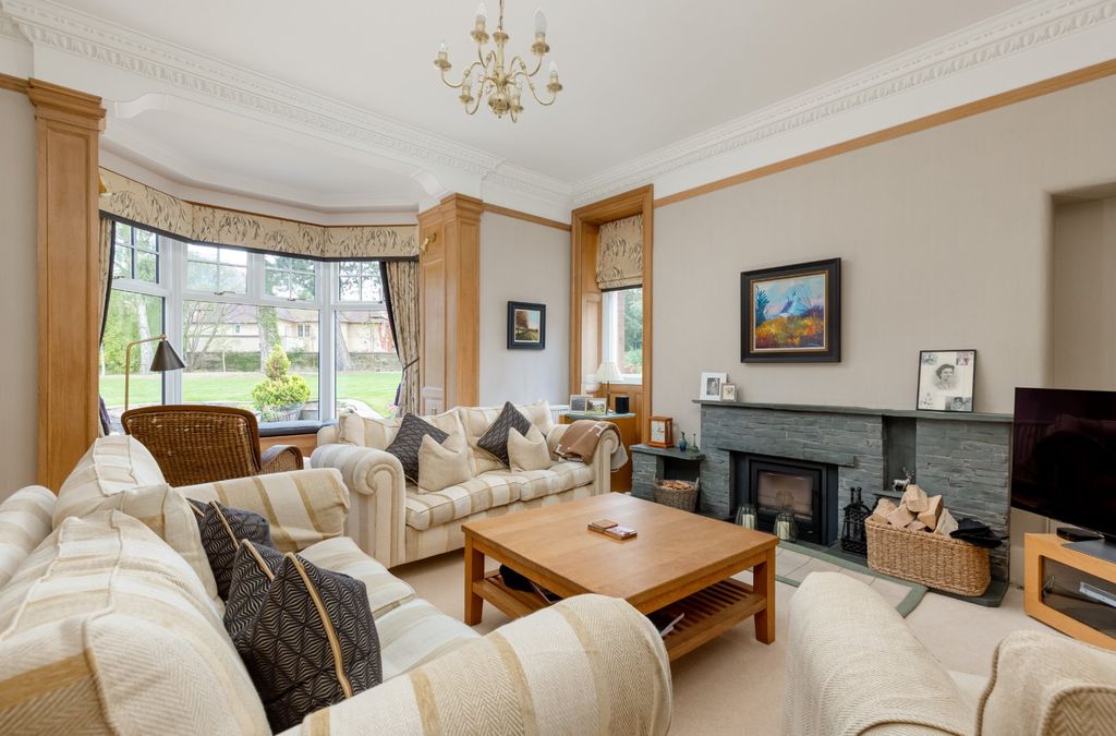 Property photo 3 of 38 Drawing Room