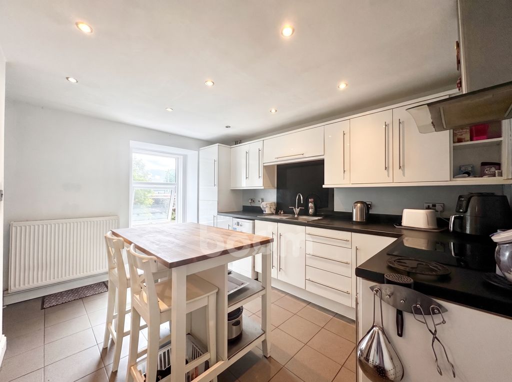Property photo 3 of 37 Townend Street Dalry Kitchen