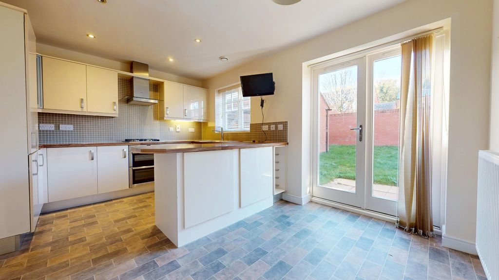 Property photo 2 of 22 4631711