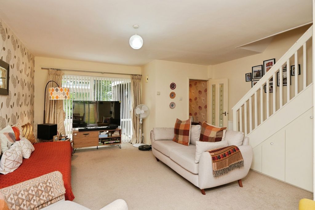 Property photo 3 of 13 Lounge