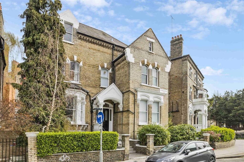 Property photo 1 of 8