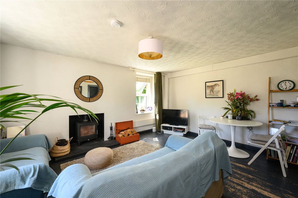 Property photo 3 of 14 Sitting Room