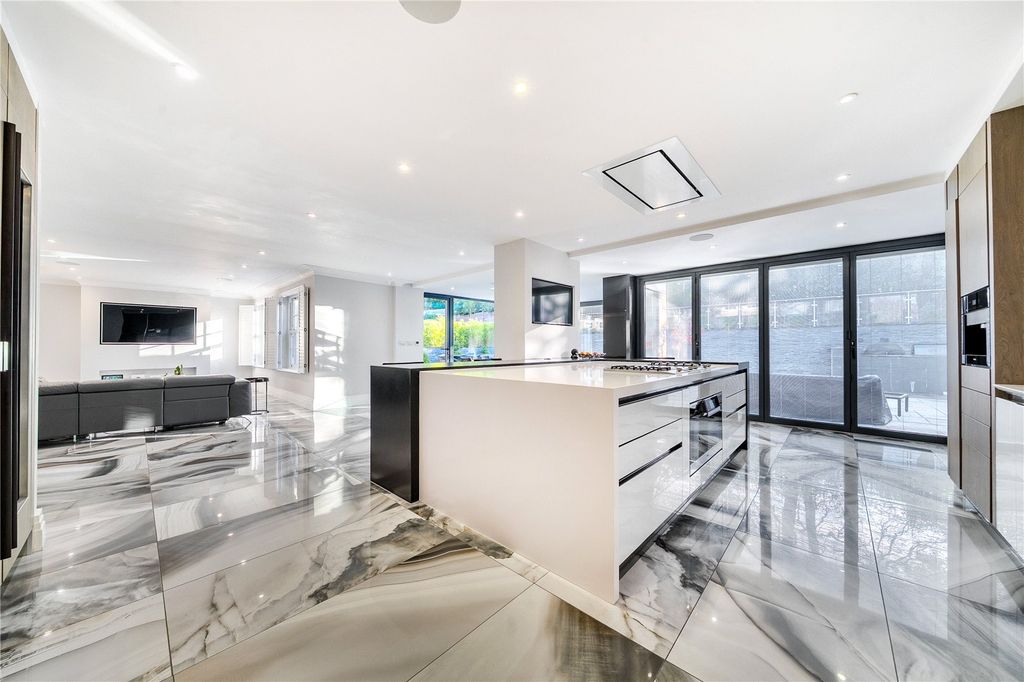 Property photo 3 of 39 Picture No. 43