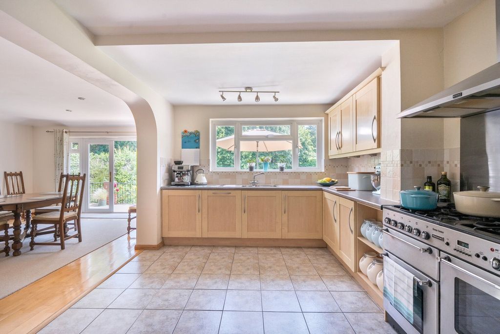 Property photo 3 of 19 Kitchen