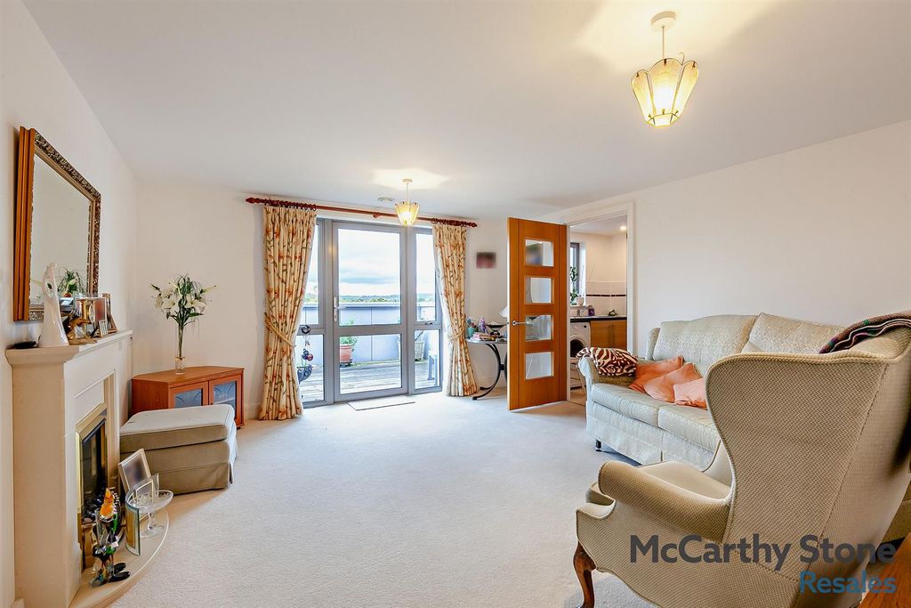 Property photo 2 of 21 8666943-Interior12-800.Jpg