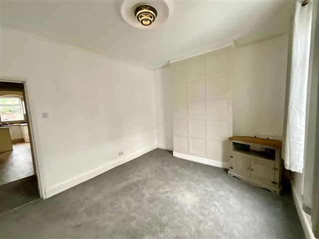 Property photo 3 of 21 Lounge