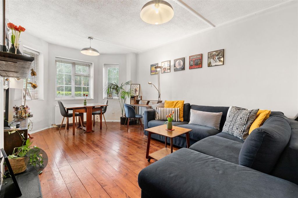 Property photo 1 of 7 Living/Dining Room