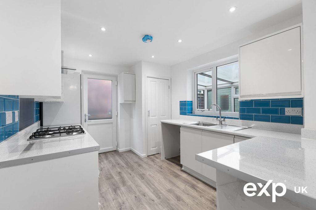 Property photo 1 of 34