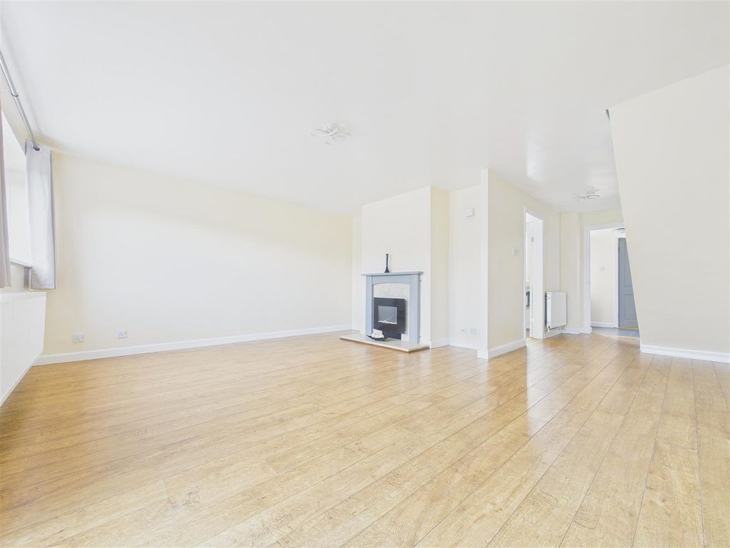 Property photo 2 of 14 Cam01407G0-Pr0142-Still011.Jpg