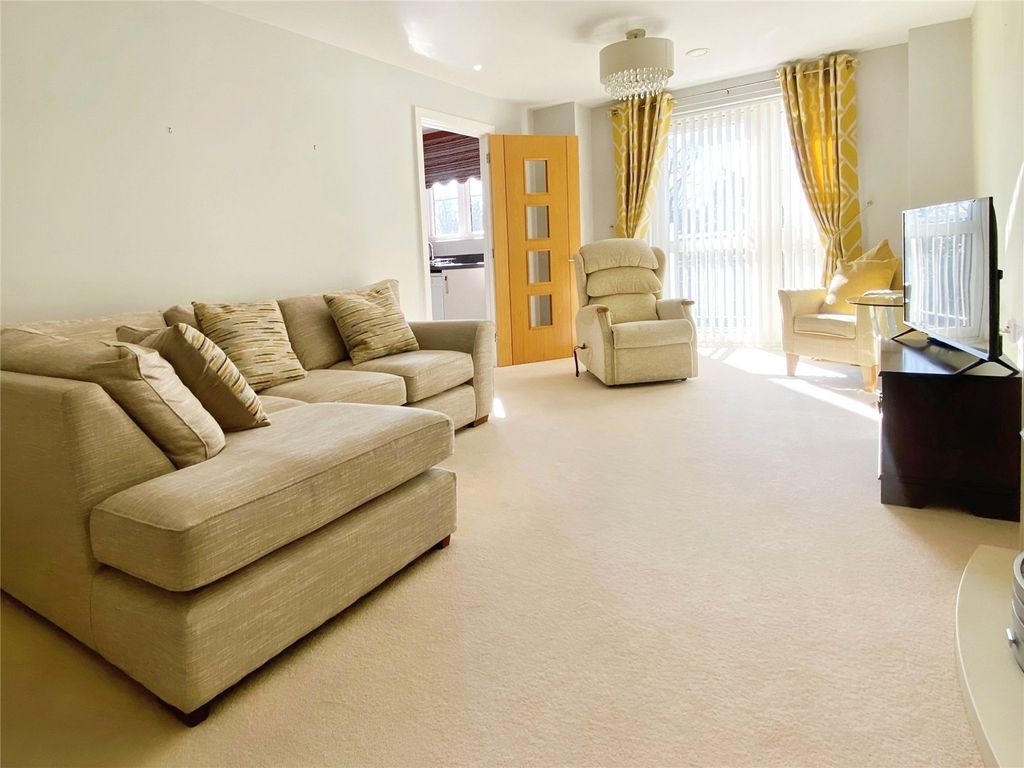 Property photo 2 of 8 Picture No. 20