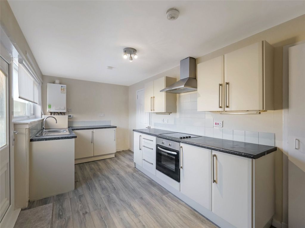 Property photo 3 of 20 Kitchen