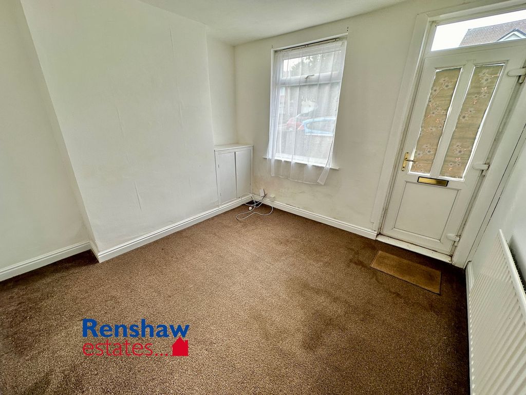 Property photo 2 of 8 L