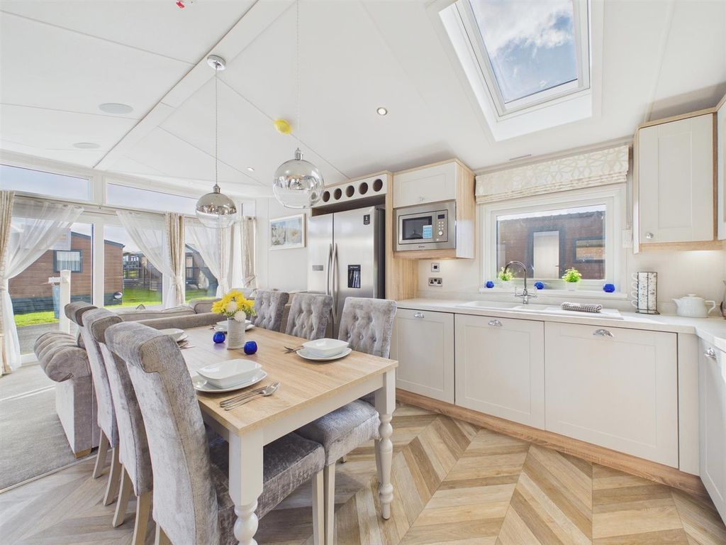 Property photo 1 of 10 Living Room