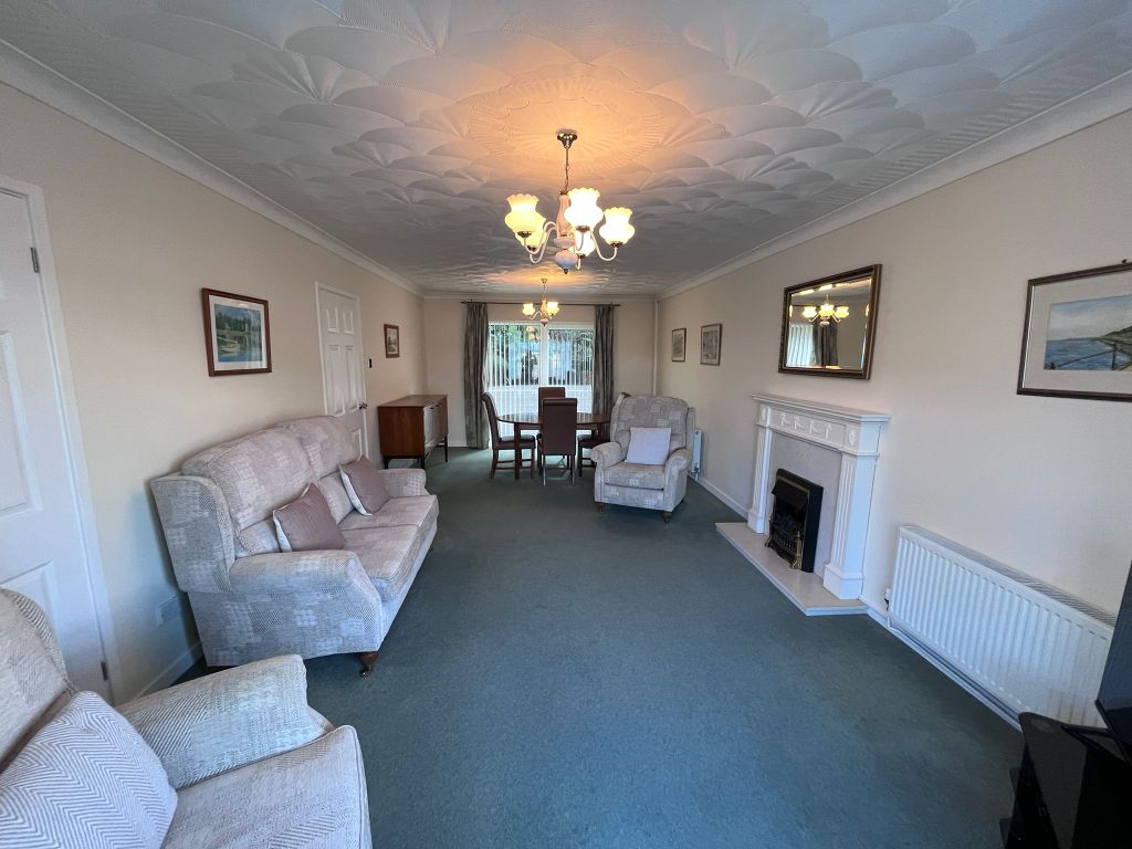 Property photo 2 of 16 Lounge