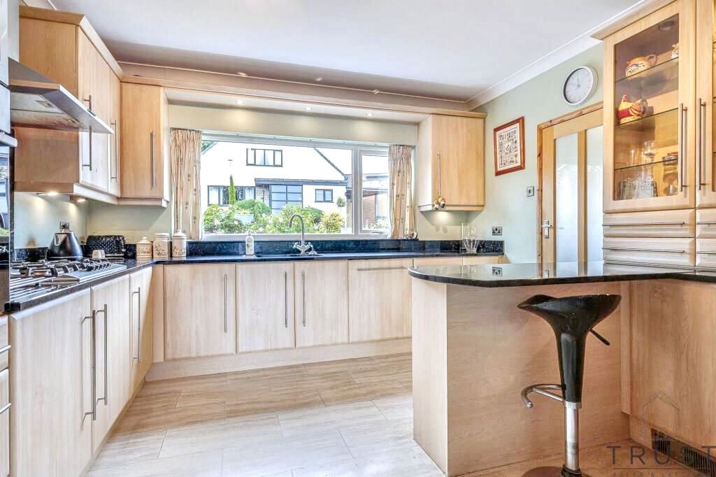 Property photo 3 of 32