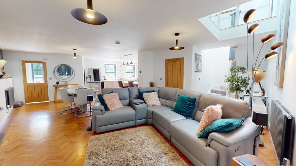 Property photo 3 of 27 4254694