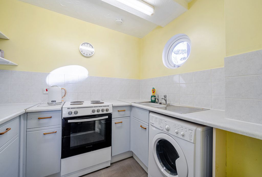 Property photo 3 of 10 1386293-15-692Ebd...