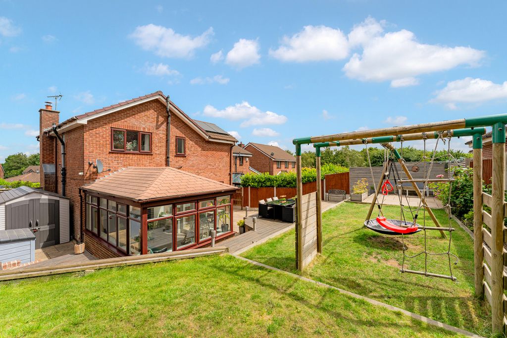Property photo 2 of 33