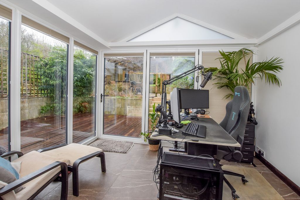 Property photo 3 of 25