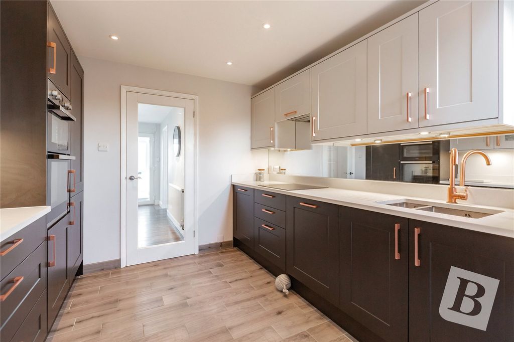 Property photo 2 of 17 Picture No. 10