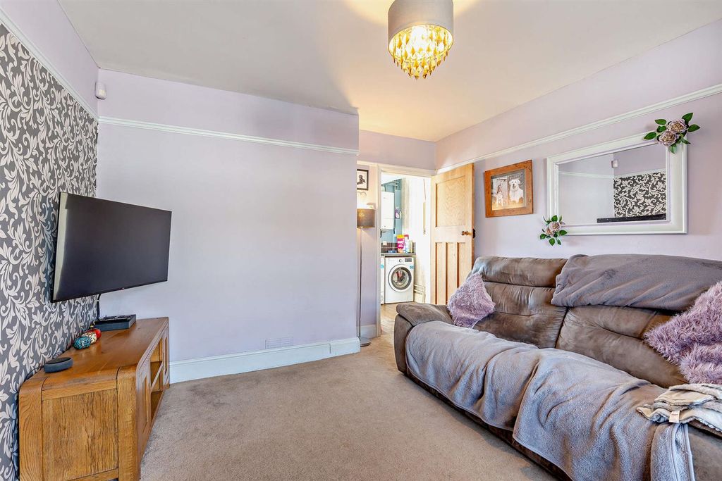 Property photo 3 of 9 8660321-Interior01-800.Jpg