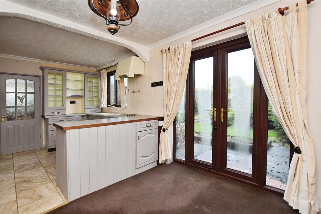 Property photo 3 of 21 6Fbeea26-Dining 20Kit.Jpg