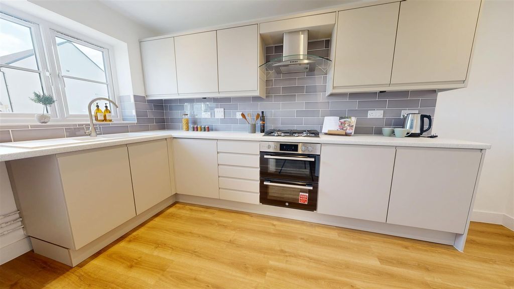 Property photo 2 of 13 10272025_110825.Jpg