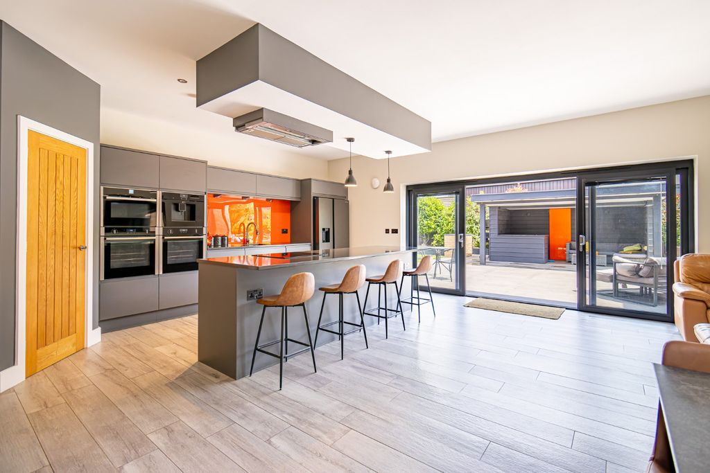 Property photo 3 of 40 3375265