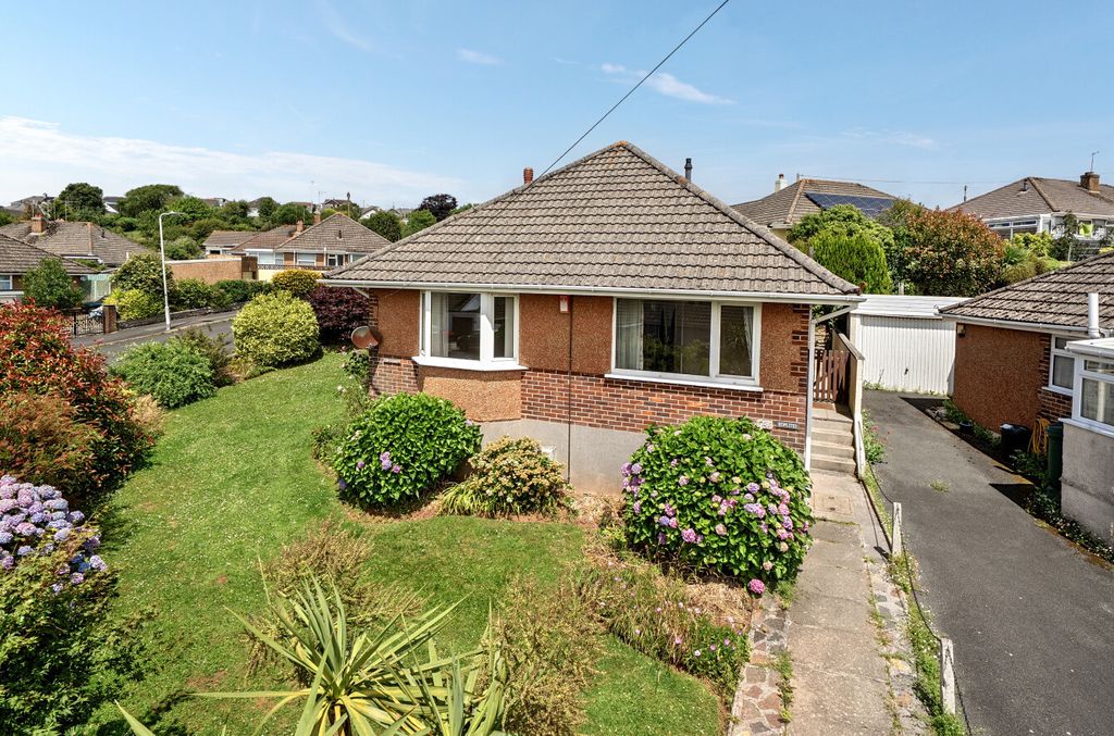 Property photo 2 of 21 2 - 2-6A3E748107c15-1...
