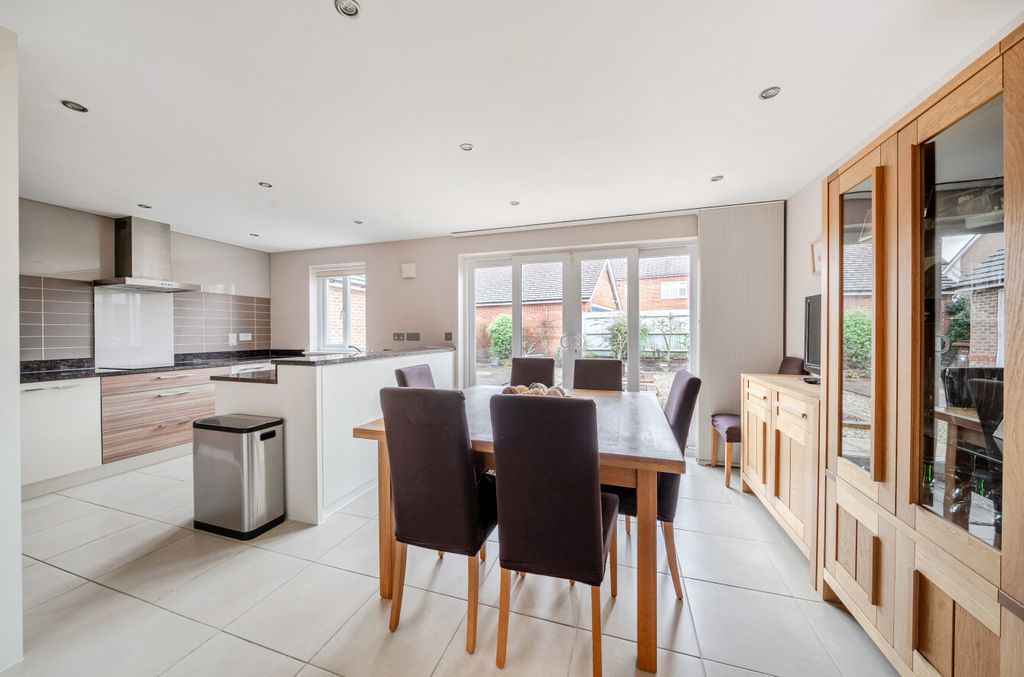 Property photo 2 of 17 1394247-20-694923...