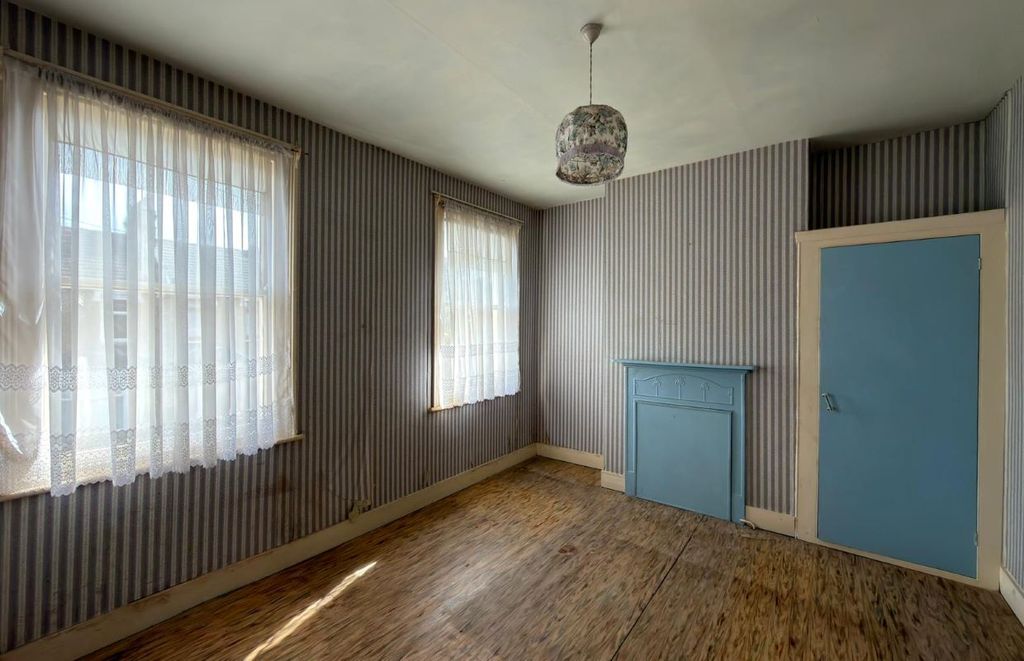 Property photo 2 of 11