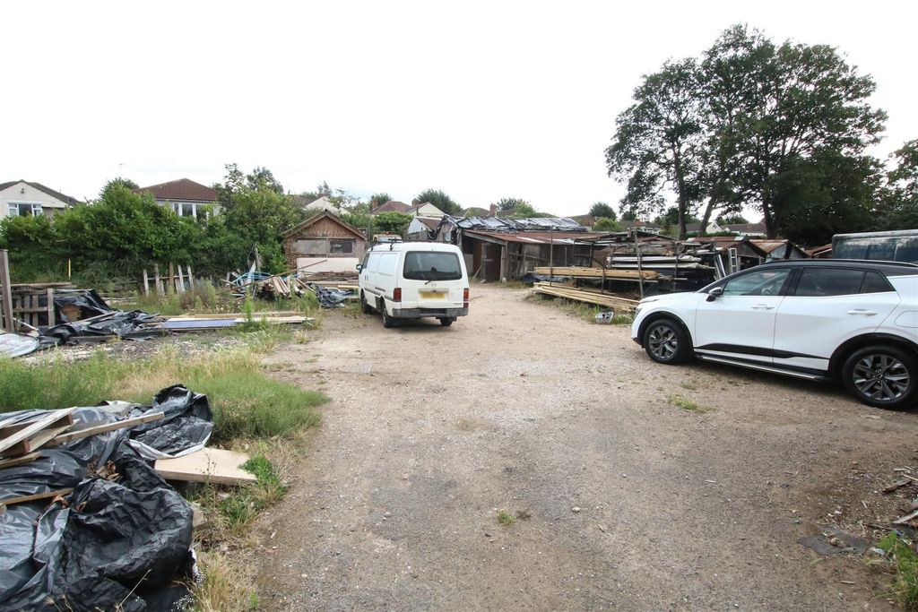Property photo 3 of 8 Land