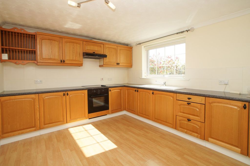 Property photo 2 of 15 Dining Kitchen
