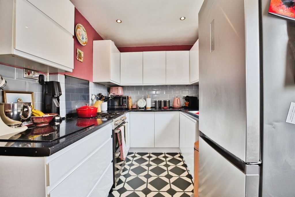 Property photo 3 of 16