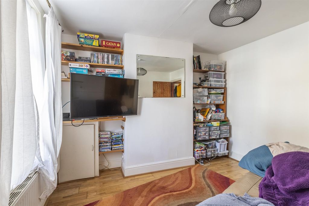 Property photo 3 of 18 Sitting Room