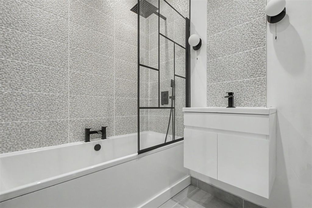 Property photo 3 of 9 Bathroom.Jpg