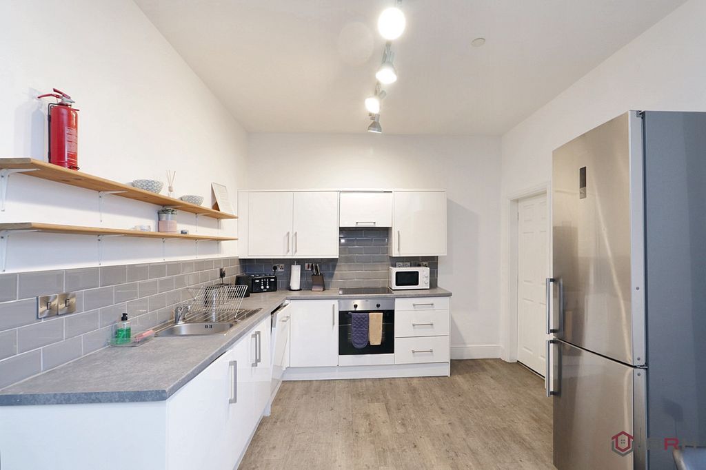 Property photo 3 of 30