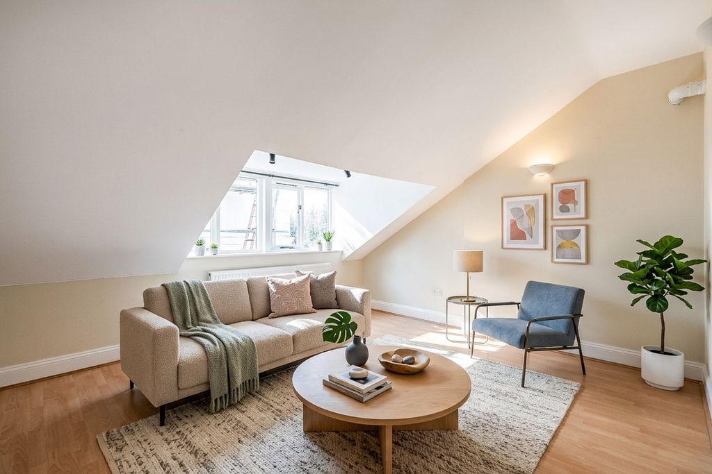 Property photo 2 of 9 Virtually Staged