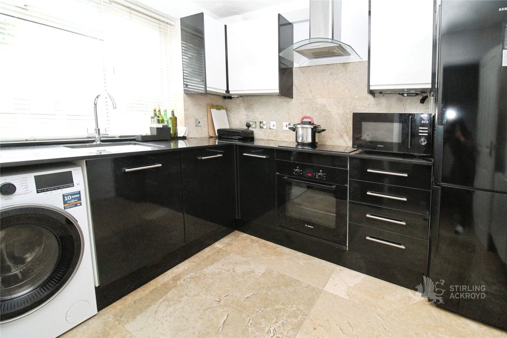 Property photo 3 of 12 Kitchen