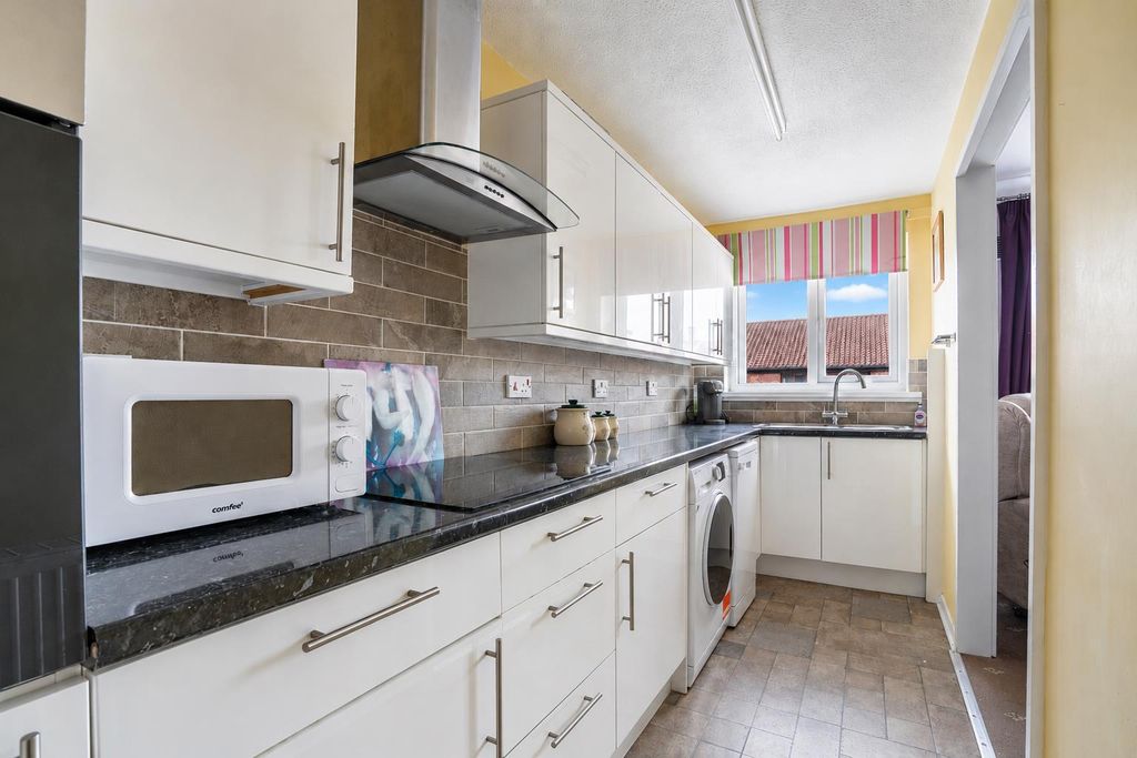 Property photo 3 of 15 Kitchen