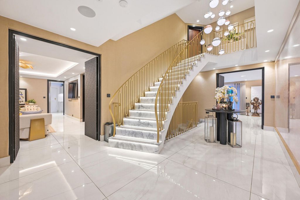 Property photo 1 of 32